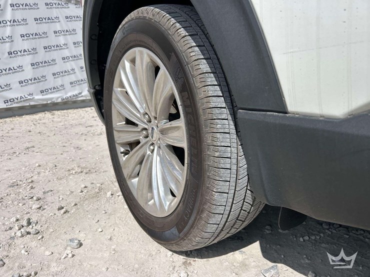 2021-ford-explorer-image-29