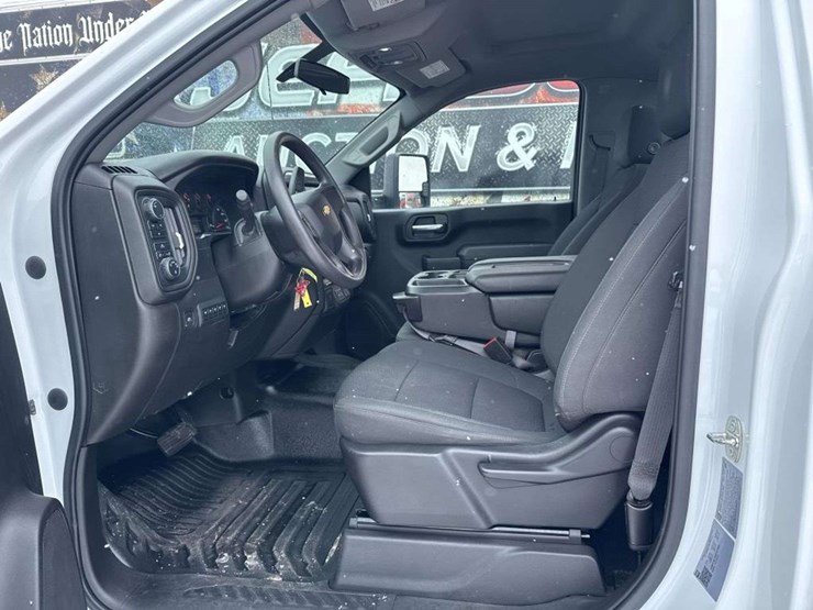 2022-chevrolet-silverado-3500-image-13