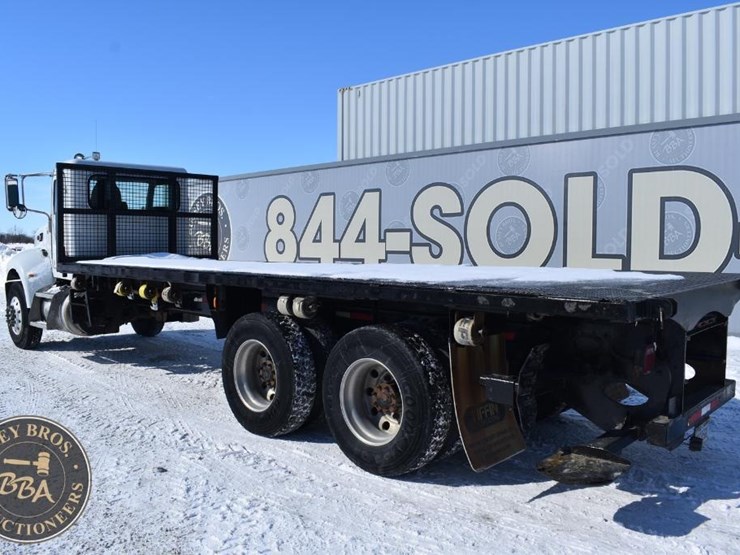 2012-peterbilt-348-image-3