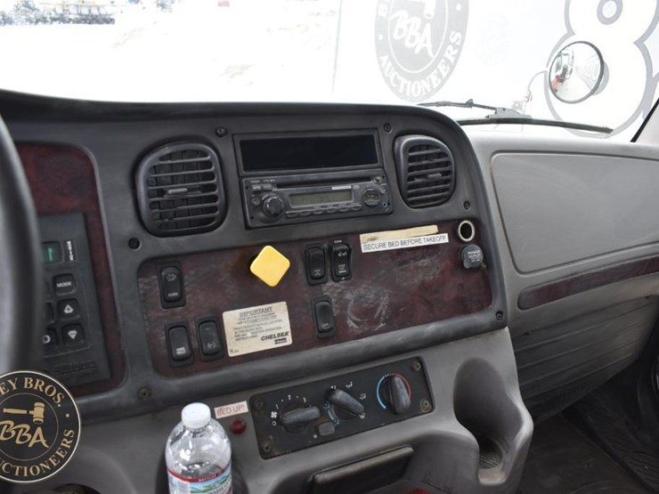 2015-freightliner-business-class-m2-106-image-26