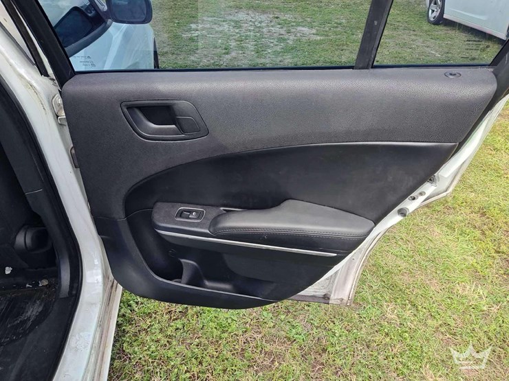 2017-dodge-charger-sedan-image-6