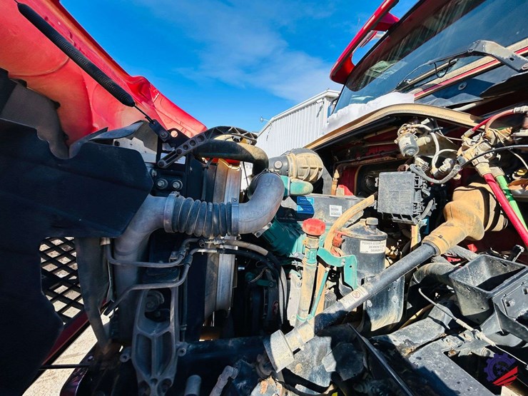 2011-volvo-truck-vhd-tri-axle-dump-truck-image-62