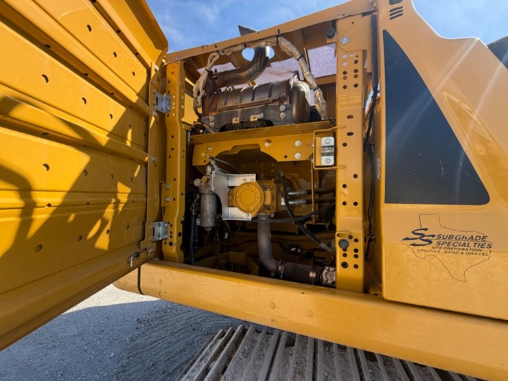 caterpillar-330gc-image-11