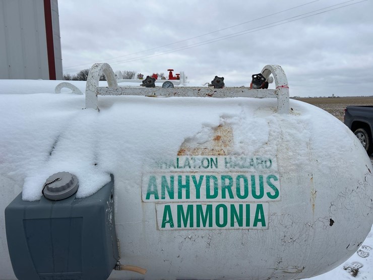 1000-gal.-nh3-tank-on-gear-(on-site)-image-5