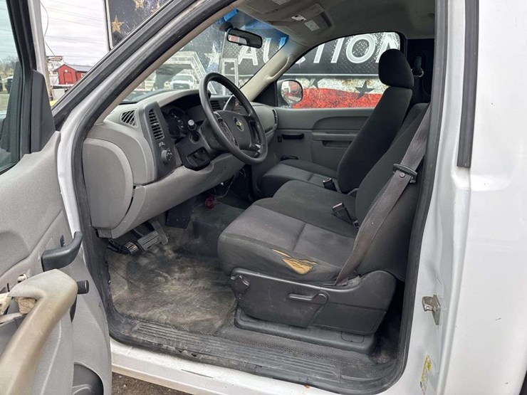 2012-chevrolet-1500-image-13