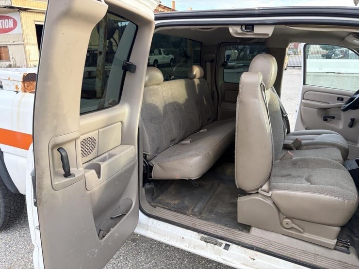 2005-chevrolet-2500-image-13