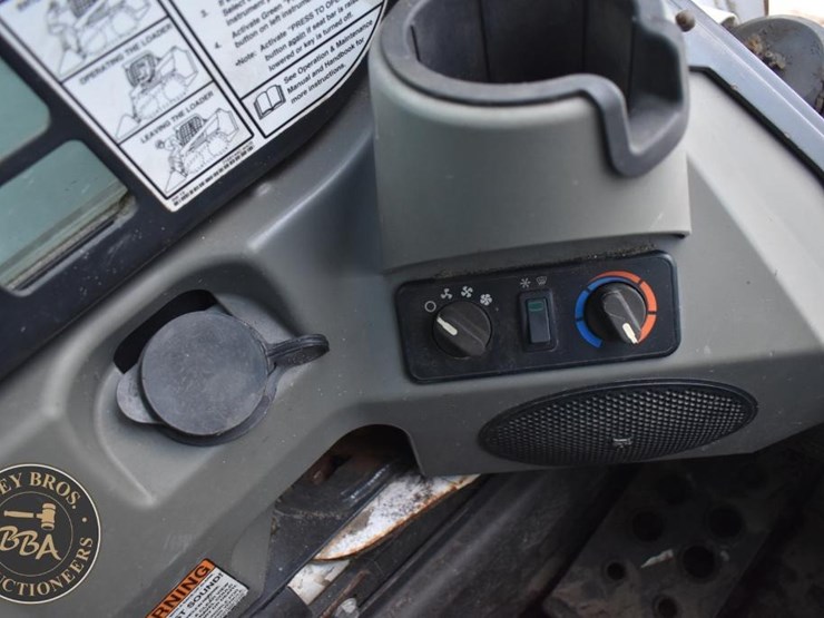 2021-bobcat-t870-image-28