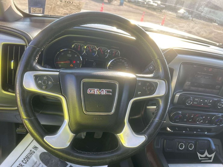 2015-gmc-1500-sierra-crew-cab-pickup-truck-image-16