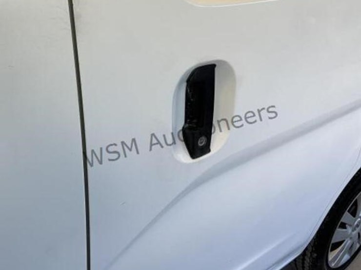 2017-nissan-nv200-image-24