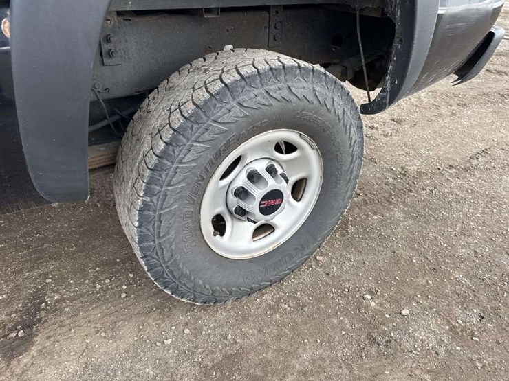 2005-gmc-sierra-2500-image-8