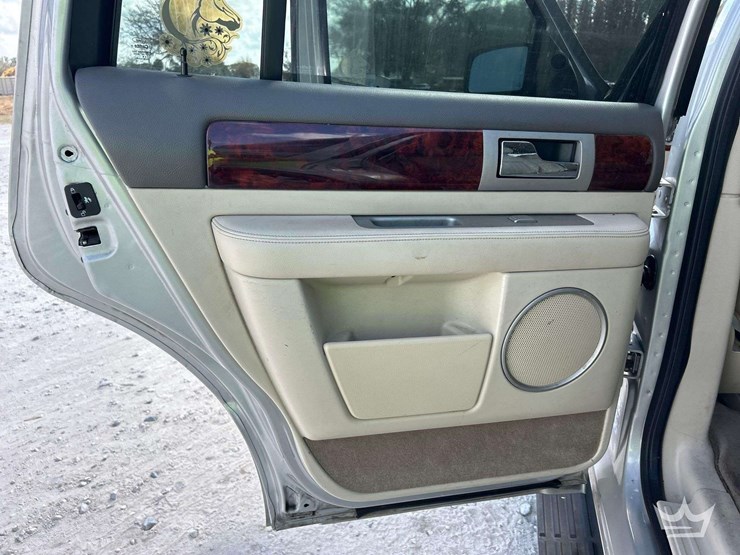 2004-lincoln-navigator-image-18