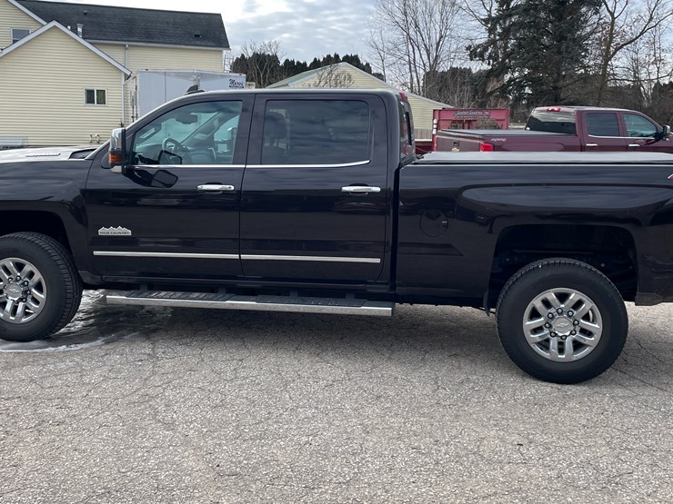 #7551-•-2019-chevy-silverado-high-country-pickup-(has-wi-title)-(blair,-wi)-image-8