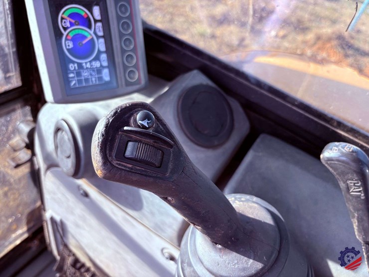 2016-cat-305e2-mini-excavator-image-91