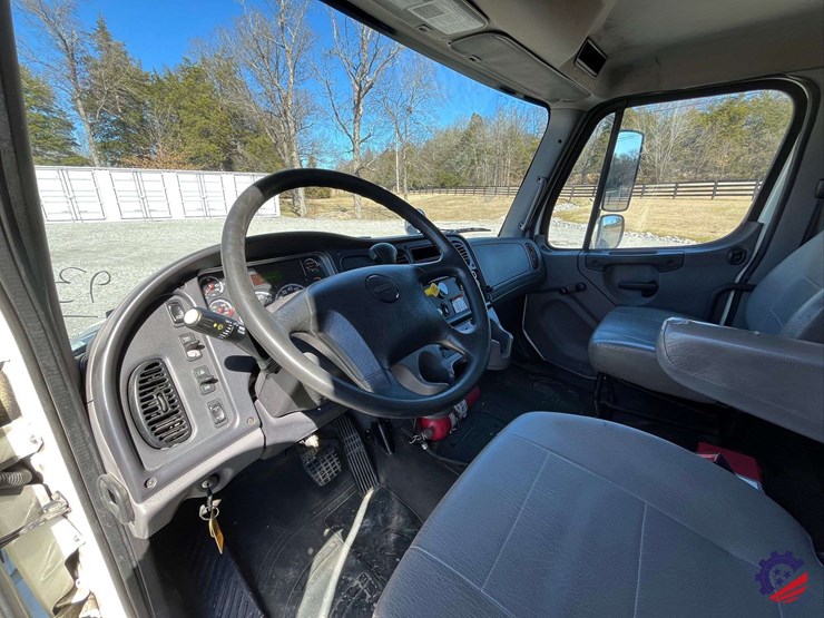 2019-freightliner-m2-s/a-box-truck-image-71