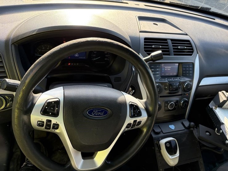 2015-ford-explorer-image-14