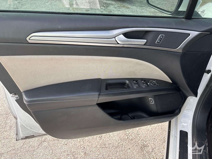 2017-ford-fusion-hybrid-sedan-image-10