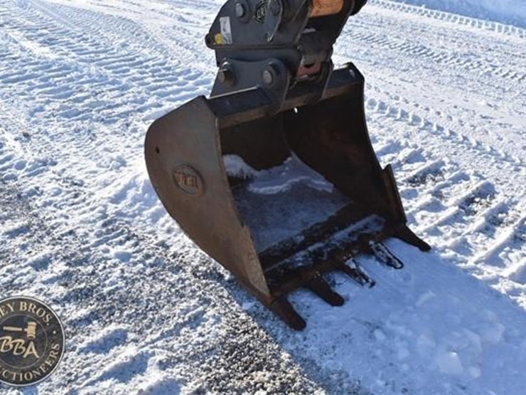 2022-case-cx75csr-image-22