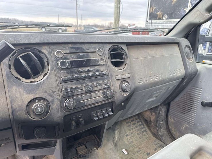 2011-ford-f350-image-28