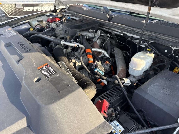 2013-chevrolet-3500-image-21