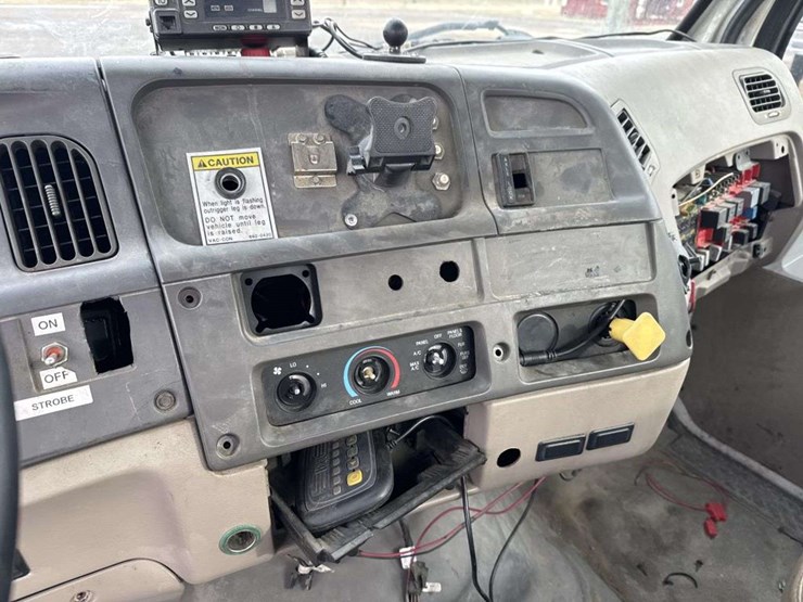 2002-sterling-l7500-image-19