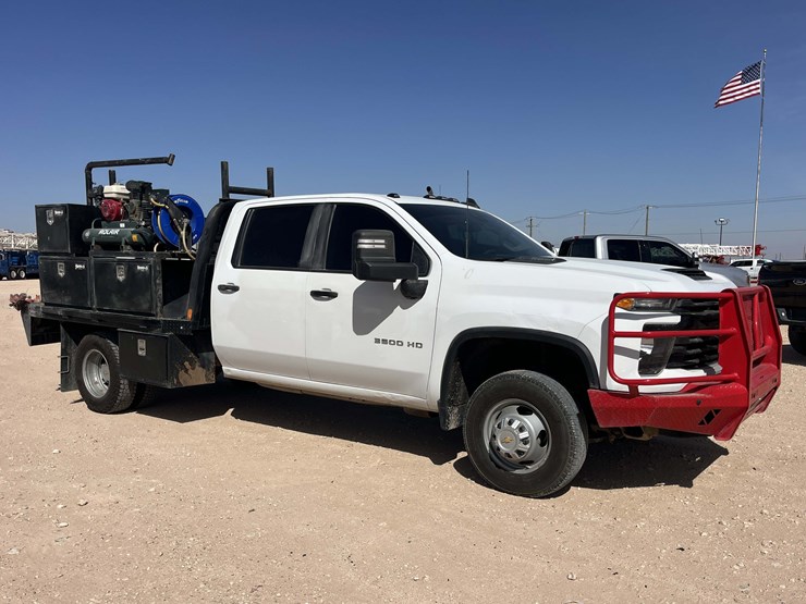 2024-chevrolet-silverado-3500hd-image-1