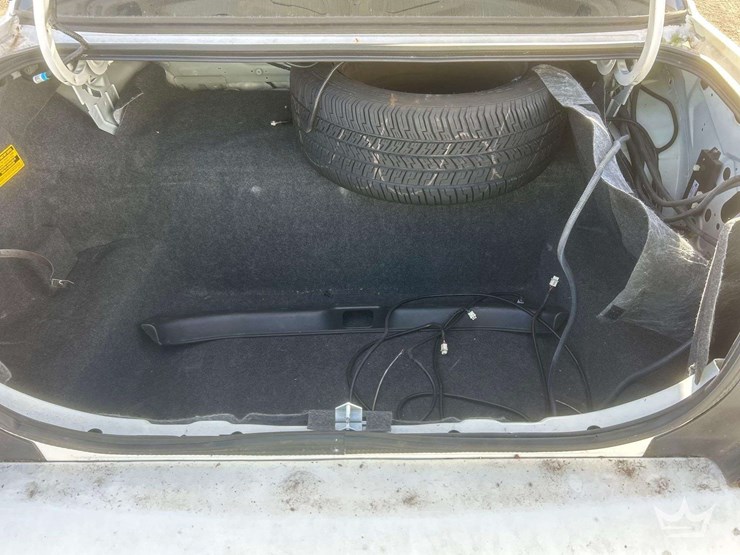 2010-ford-crown-victoria-image-19