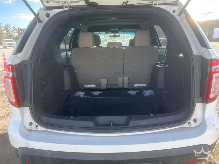 2015-ford-explorer-image-22