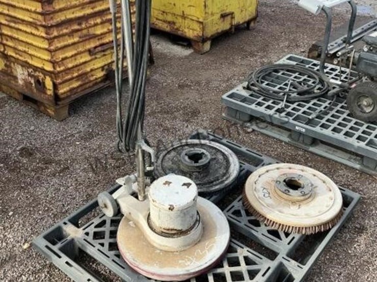 floor-scrubber-w/-scrubbing-pads-image-4