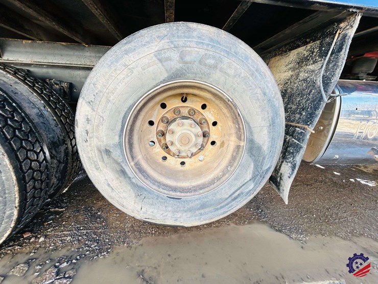 2011-volvo-truck-vhd-tri-axle-dump-truck-image-21