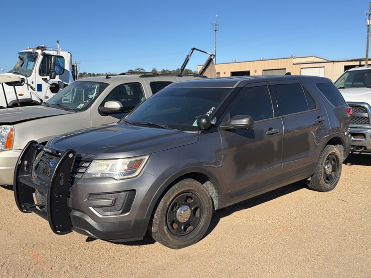 2016-ford-explorer-image-1