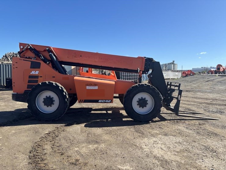 2018-jlg-8042-image-7