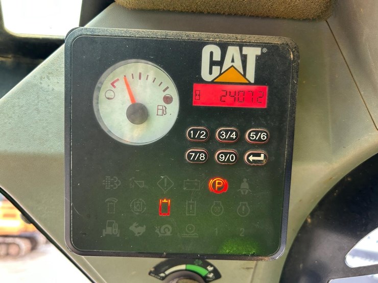 2015-caterpillar-259d-image-20