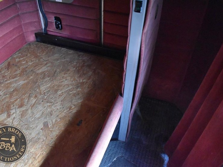 2004-peterbilt-379-image-45