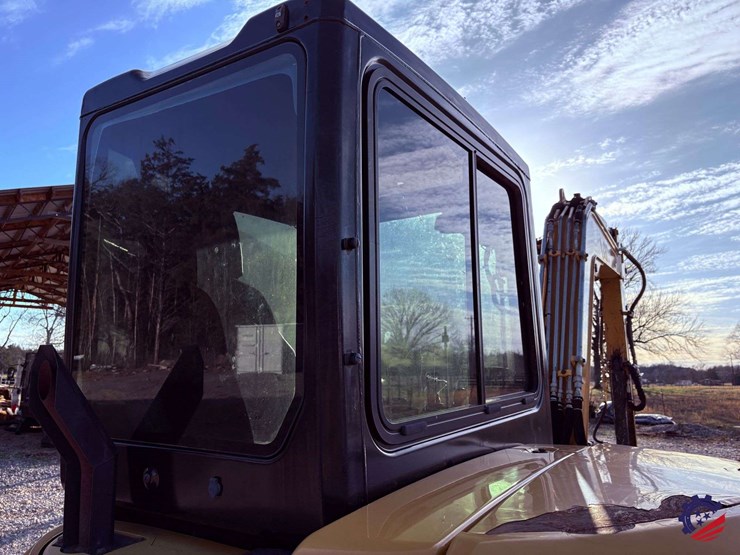 2016-cat-305e2-mini-excavator-image-64