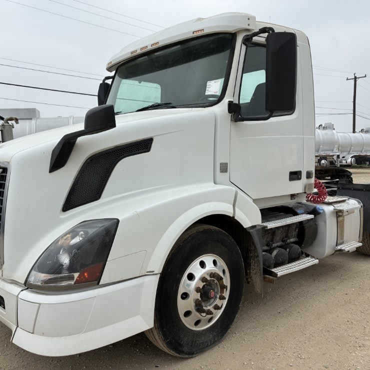 2014 VOLVO VNL