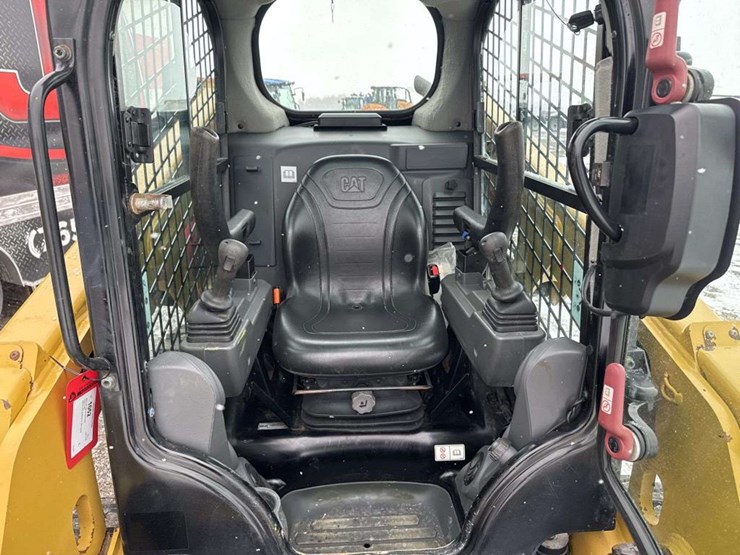 2023-caterpillar-226-image-14