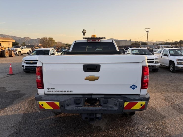 2013-chevrolet-2500-image-6