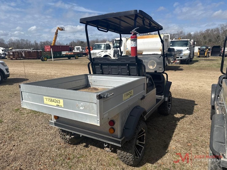2022-evolution-turfman-800electric-golf-cart-image-2
