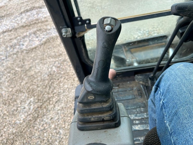 2020-bobcat-e85-image-28