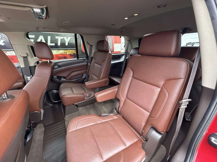 2015-chevrolet-tahoe-ltz-image-15