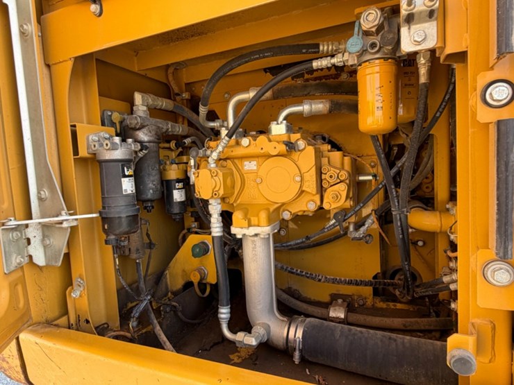 caterpillar-323fl-image-11