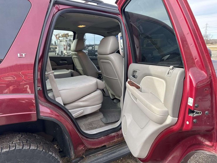 2010-chevrolet-tahoe-lt-image-16