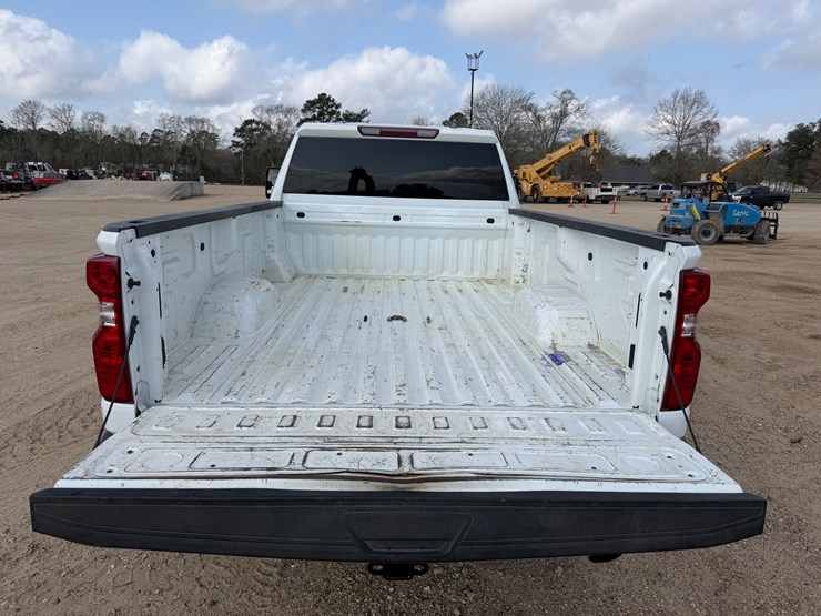 2020-chevrolet-k2500-image-5