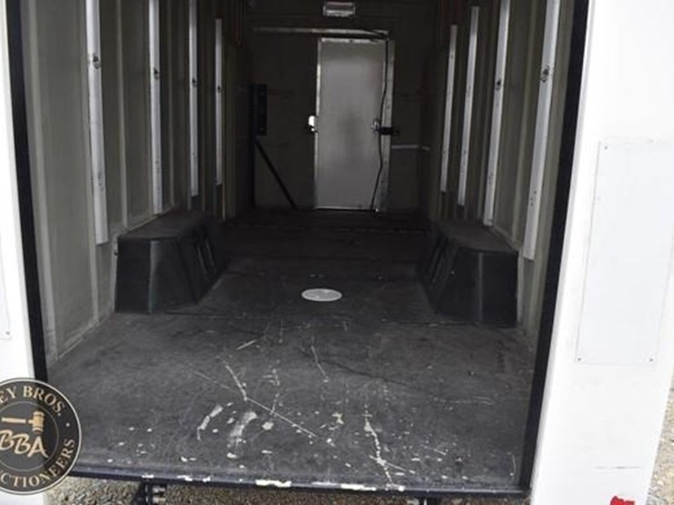 2000-box-truck-bed-38869-image-17