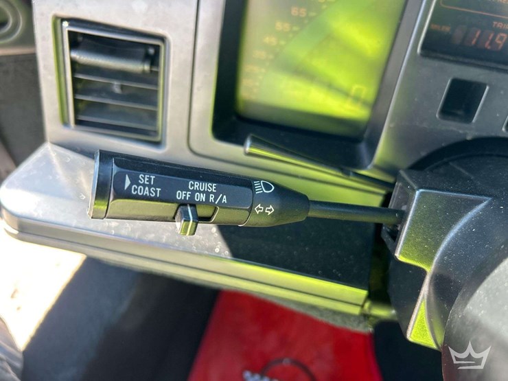 1989-corvette-convertible-image-15