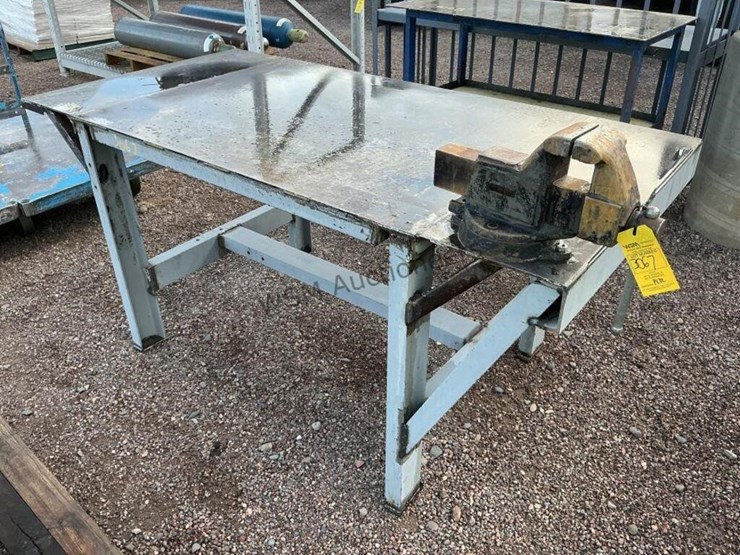 steel-welding-table-w/-vice-image-2