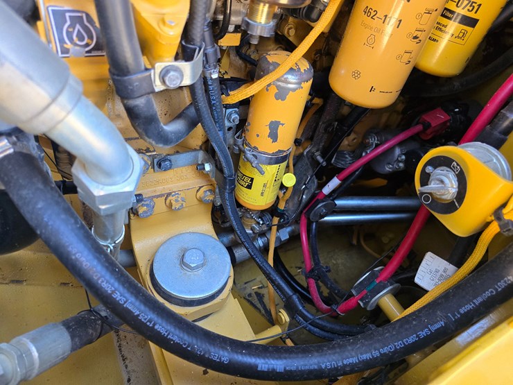 2015-caterpillar-953d-image-92
