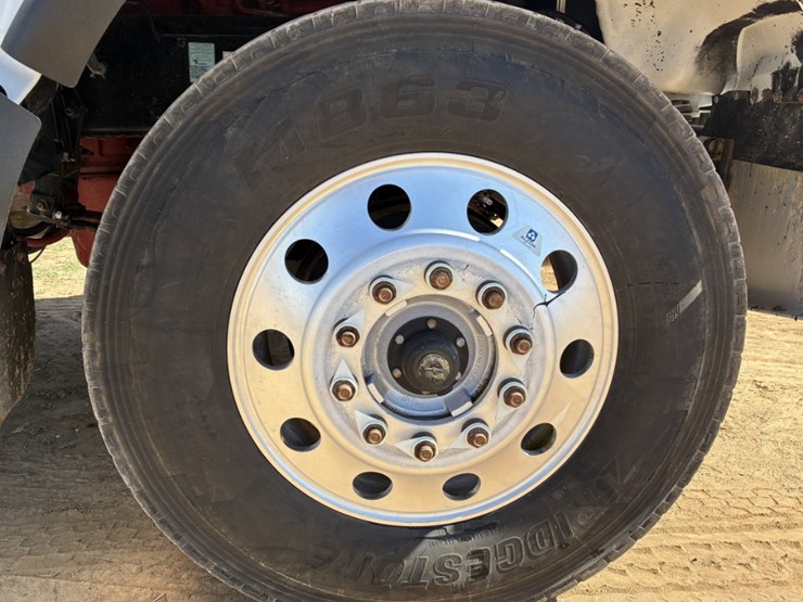 2020-peterbilt-567-image-9