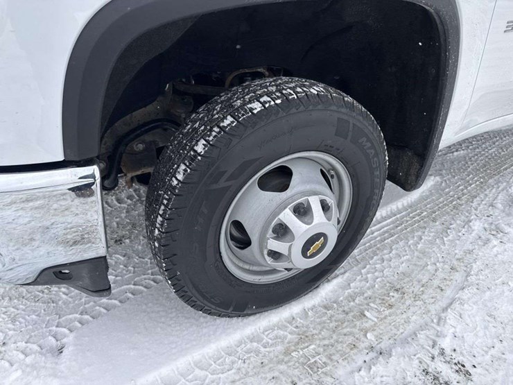 2022-chevrolet-silverado-3500-image-8