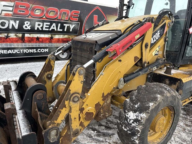 2013-caterpillar-420-image-15